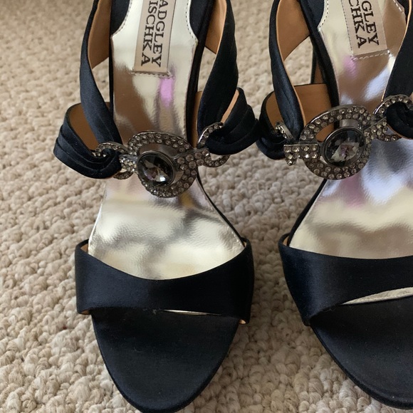 Awesome BADGLEY MISCHKA Black Satin Jeweled Heels - Picture 3 of 8